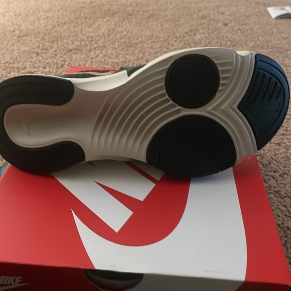 Nice Black Tennis Shoes For Women Black And Gold Still Boxed Never Worn - Picture 4 of 6